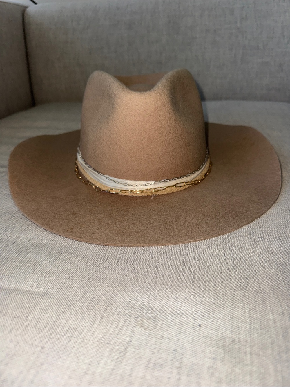Rustler & co custom cowboy hat/ Women’s Tan Wide-Brim Wool Felt Hat. Worn 1x